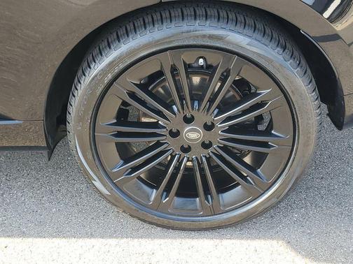 Black 2025 Land Rover Range Rover P400 SE