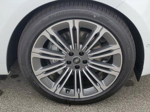 2025 Land Rover Range Rover Sport SE