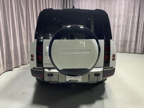 2024 Land Rover Defender 130 P400 X-Dynamic SE