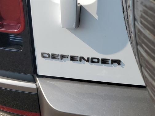 2024 Land Rover Defender 130 P400 X-Dynamic SE