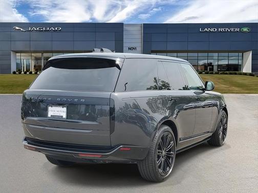 2025 Land Rover Range Rover P530 SE