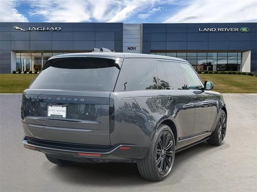2025 Land Rover Range Rover P530 SE