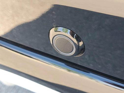 Fuji White 2026 Land Rover Discovery Sport Landmark