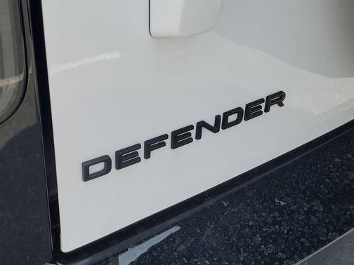 Fuji White 2026 Land Rover Defender P400 X-Dynamic SE