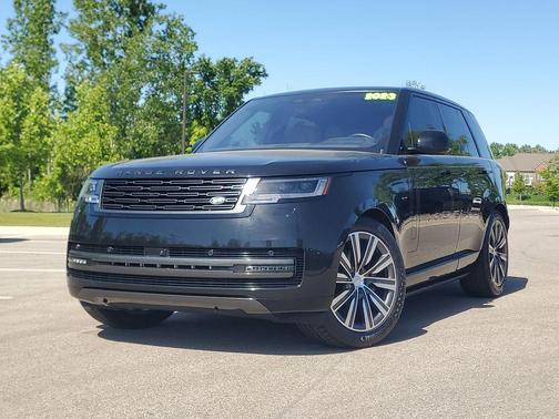 Black 2023 Land Rover Range Rover P400 SE
