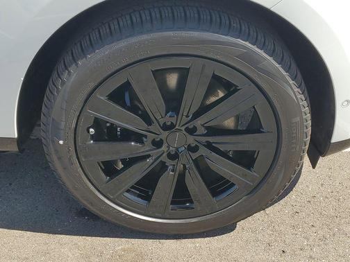 Fuji White 2026 Land Rover Range Rover P550e SE