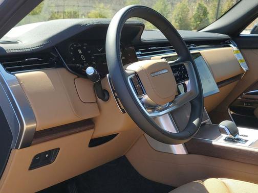 Fuji White 2026 Land Rover Range Rover P550e SE