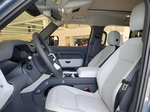 2025 Land Rover Defender 110 P300