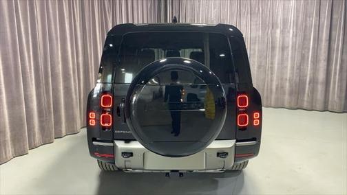 2024 Land Rover Defender 130 P400 X-Dynamic SE