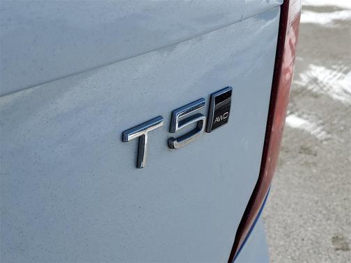 2020 Volvo XC90 T5 Momentum
