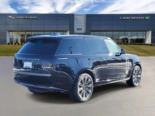 2026 Land Rover Range Rover P400 SE 7 Seat