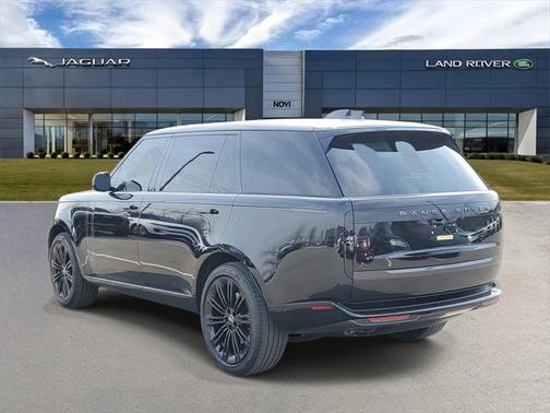 2025 Land Rover Range Rover P530 SE 7 Seat