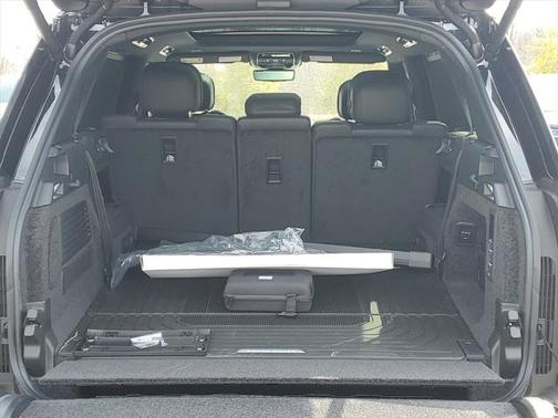 2025 Land Rover Range Rover P530 SE 7 Seat