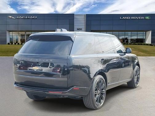 2025 Land Rover Range Rover P530 SE 7 Seat