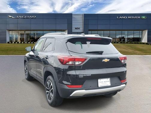 Mosaic Black Metallic 2024 Chevrolet Trailblazer LT