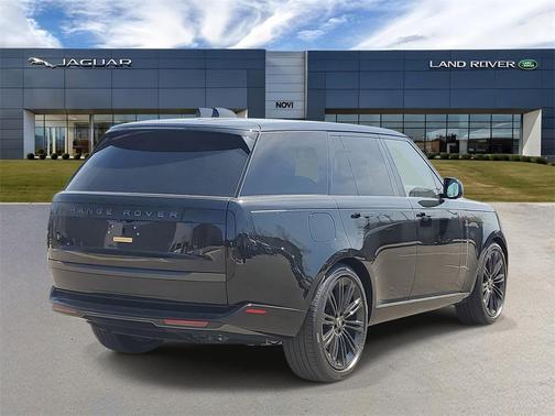 2025 Land Rover Range Rover P530 SE