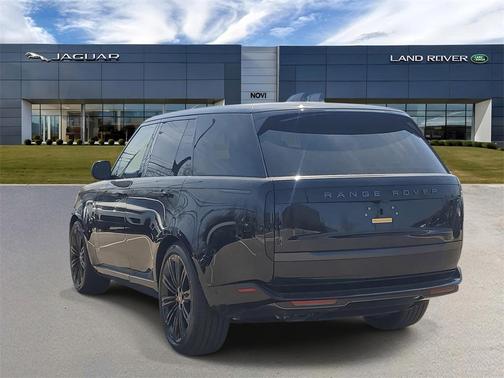 2025 Land Rover Range Rover P530 SE