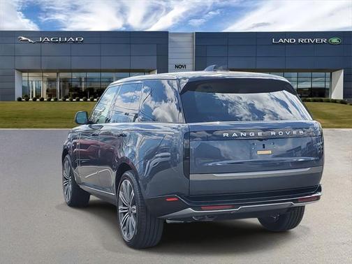 2025 Land Rover Range Rover P530 SE