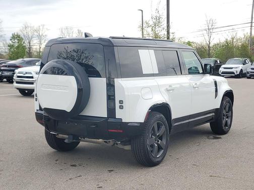 Fuji White 2026 Land Rover Defender P400 X-Dynamic SE