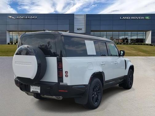 2025 Land Rover Defender 130 P400 X-Dynamic SE