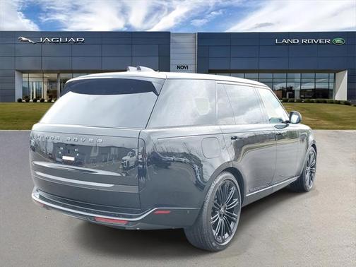 2025 Land Rover Range Rover P530 SE 7 Seat