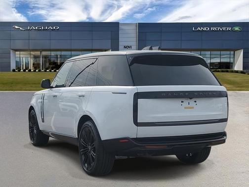2025 Land Rover Range Rover P530 SE 7 Seat