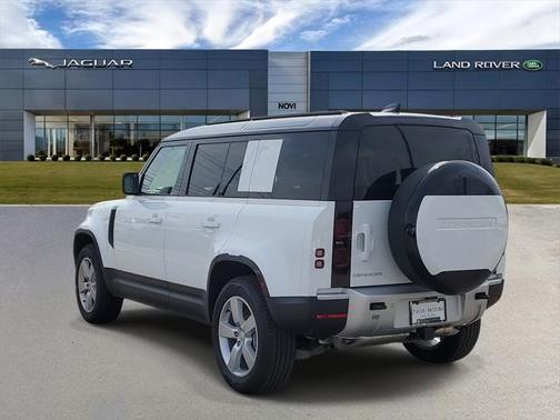 2025 Land Rover Defender 110 P400 S