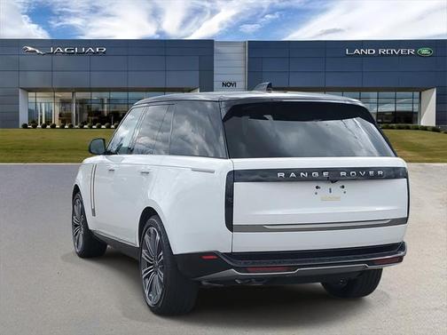 2025 Land Rover Range Rover P530 SE