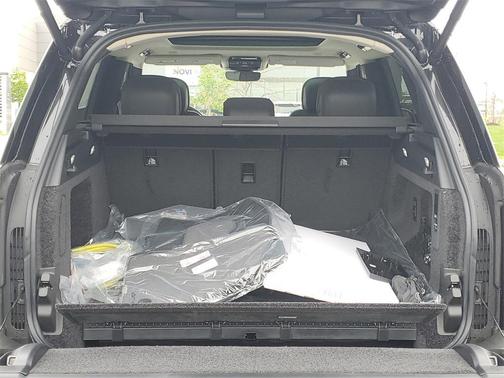 2025 Land Rover Range Rover P550e SE