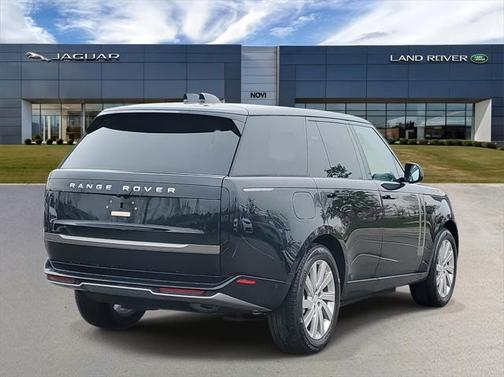 2025 Land Rover Range Rover P550e SE