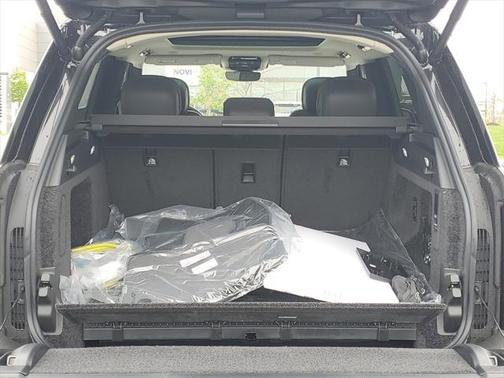 2025 Land Rover Range Rover P550e SE