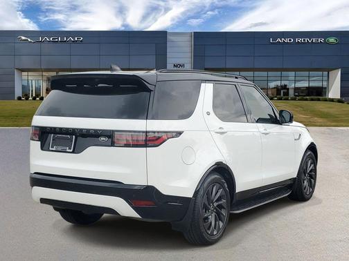 Fuji White 2023 Land Rover Discovery P300 S R-Dynamic
