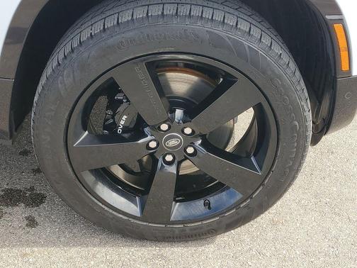 2023 Land Rover Defender 110 V8