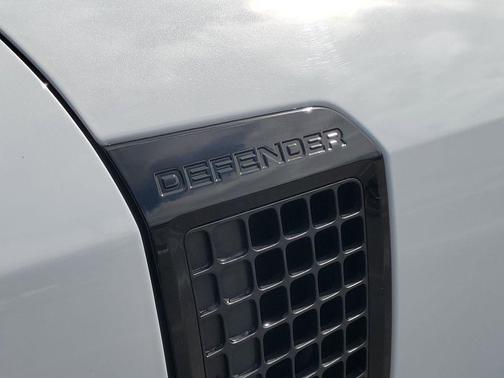 2023 Land Rover Defender 110 V8