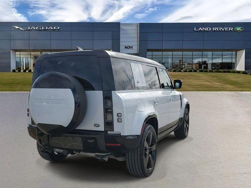 2023 Land Rover Defender 110 V8
