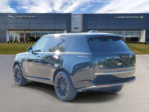 Santorini Black 2026 Land Rover Range Rover P400 SE