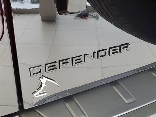 2026 Land Rover Defender 110 V8