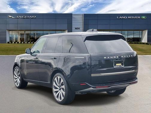 Santorini Black 2026 Land Rover Range Rover P400 SE