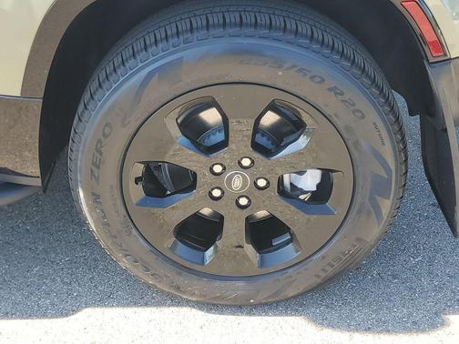 Pangea Green Metallic 2022 Land Rover Defender 90 X-Dynamic S