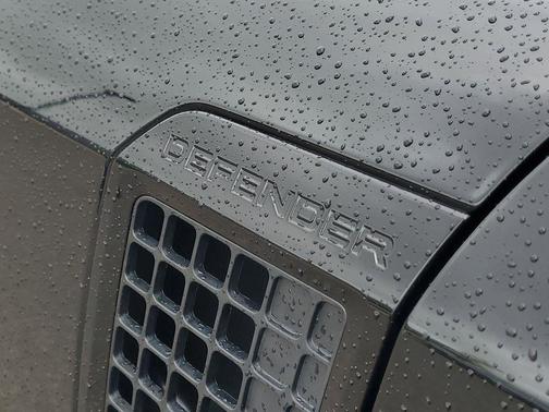 2025 Land Rover Defender 130 P400 X-Dynamic SE