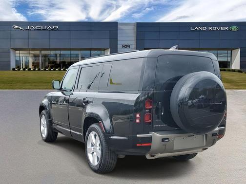 2025 Land Rover Defender 130 P400 X-Dynamic SE