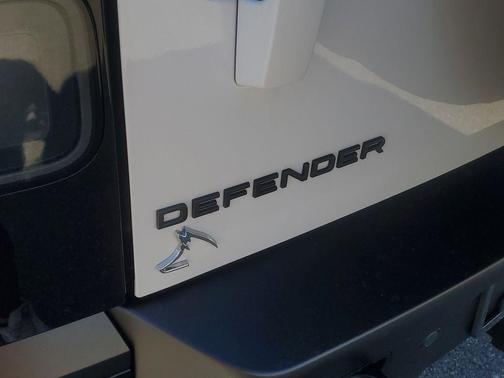 2026 Land Rover Defender P400 X-Dynamic SE