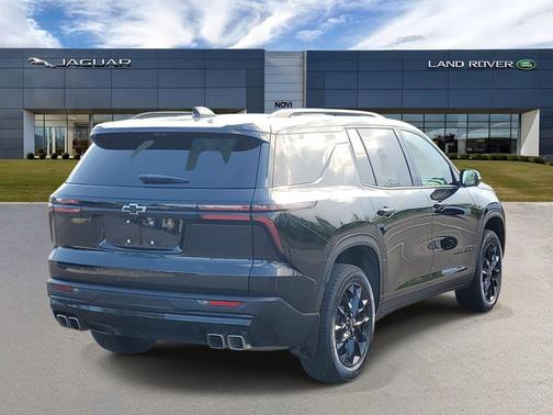 Mosaic Black Metallic 2026 Chevrolet Traverse LT