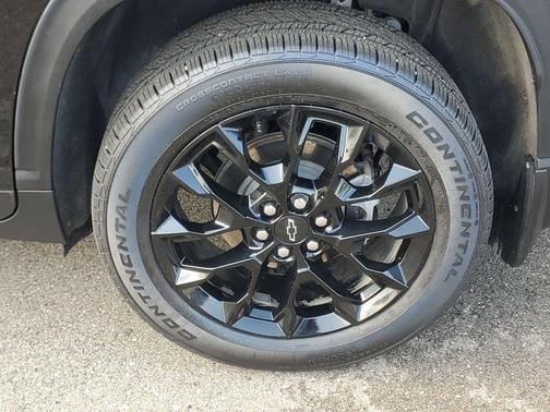 Mosaic Black Metallic 2026 Chevrolet Traverse LT
