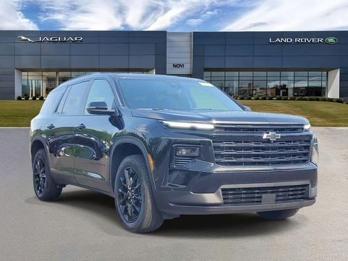 Mosaic Black Metallic 2026 Chevrolet Traverse LT