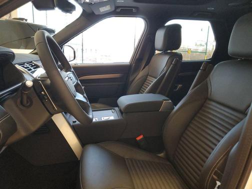 Fuji White 2026 Land Rover Discovery Tempest Edition