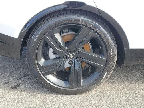 Fuji White 2025 Land Rover Discovery P300 Dynamic SE