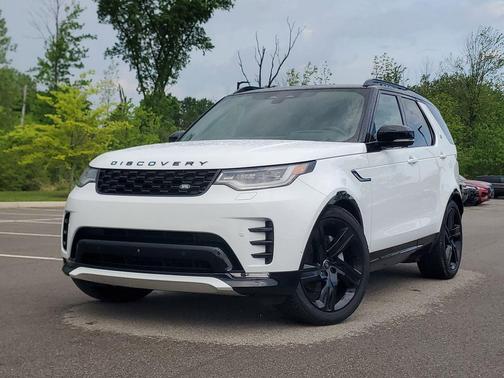 Fuji White 2025 Land Rover Discovery P300 Dynamic SE
