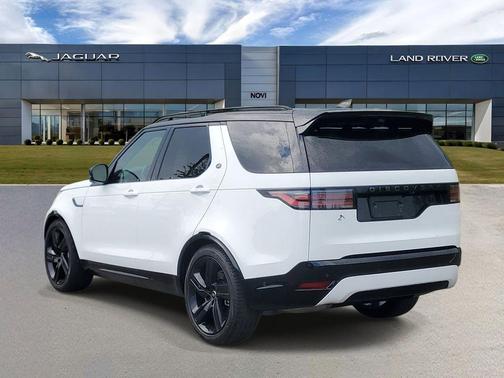 Fuji White 2025 Land Rover Discovery P300 Dynamic SE
