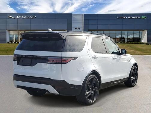 Fuji White 2025 Land Rover Discovery P300 Dynamic SE